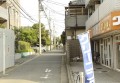 旧甲州街道、ほくしんクリーニングの脇道を入る